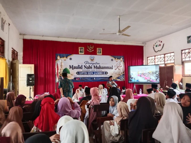 Lestarikan Tradisi, Ratusan Siswa UPTD SD Jambu 02 Burneh Bangkalan Meriahkan Peringatan Maulid Nabi
