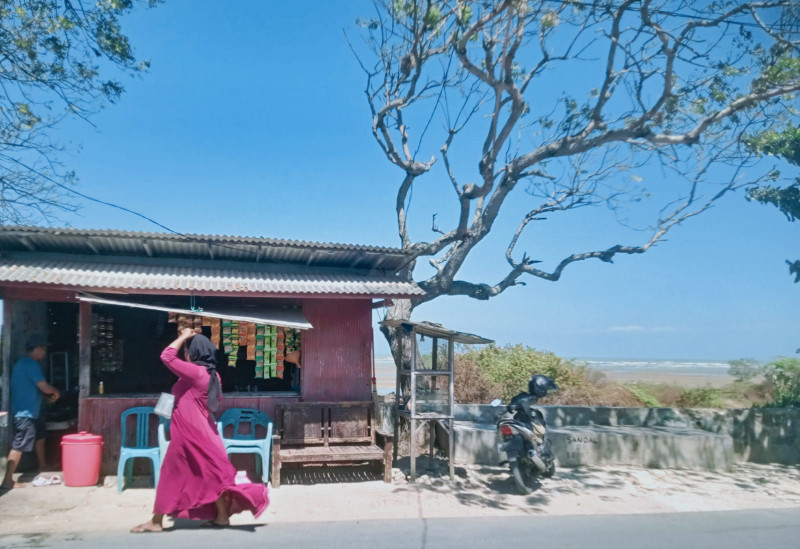 Pantai Pasir Putih Modung, Pesona Wisata Alam Tersembunyi Yang Butuh Sentuhan Dari Pemkab Bangkalan
