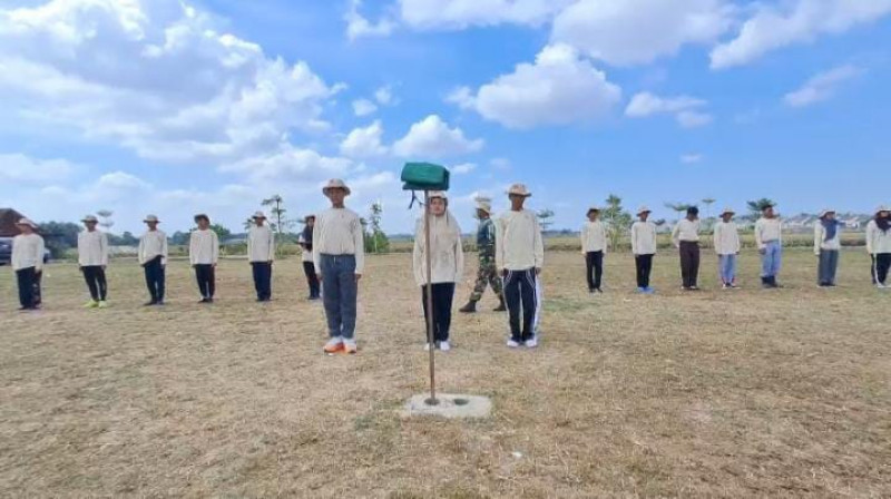 Sambut HUT RI ke-81, Puluhan Siswa Terbaik Burneh Intensif Latihan Paskibraka