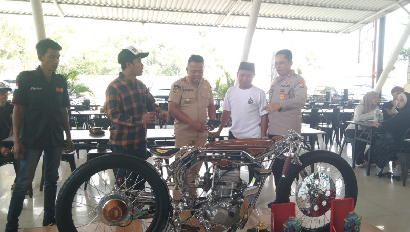 Putra Bangkalan Gegerkan Dunia Custom, Motor 'Pelor Angin' CC Kecil Sabet Juara CustomFest 2026