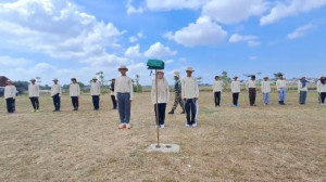 Sambut HUT RI ke-81, Puluhan Siswa Terbaik Burneh Intensif Latihan Paskibraka