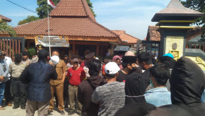 PPB Demo :Desak Camat Tak Intervensi Pengelolaan SPPG MBG, Camat Kamal Tepis Tudingan Cawe-Cawe.