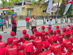 Wakapolres Bangkalan Jalin Keakraban dan Beri Motivasi Spesial untuk Tim Paskibraka